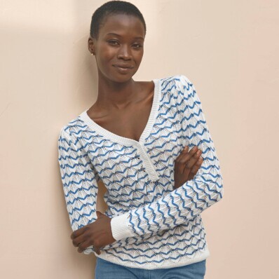 Pulóver s ažúrovým vzorom a prúžkami