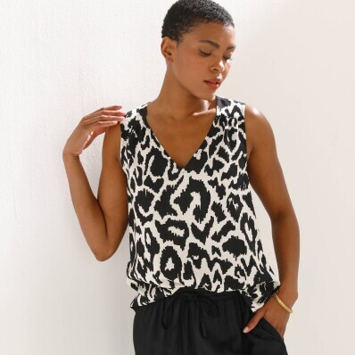 Top s potlačou a výstrihom do V