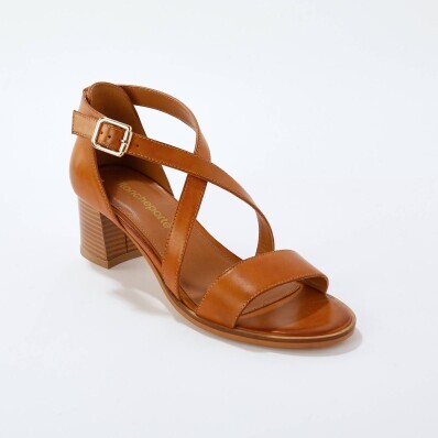 Skórzane sandały na obcasie