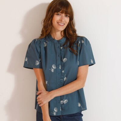 Bluză cu mâneci scurte, volan și imprimeu