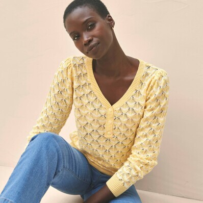 Pulóver s ažúrovým vzorom a prúžkami