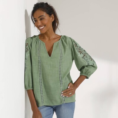 Bluză de culoare uni cu macrame și broderie ajurata
