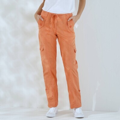 Pantaloni drepți cu buzunare și picioare evazate, pânză