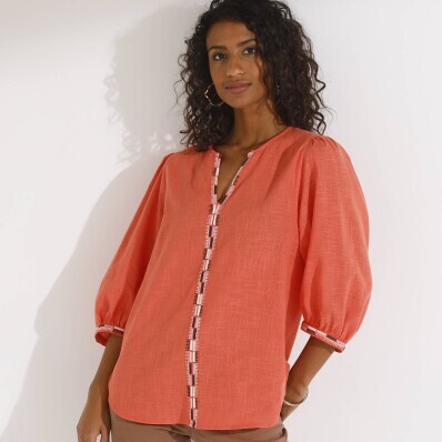 Bavlnená jednofarebná blúzka s výšivkou a 3/4 rukávmi