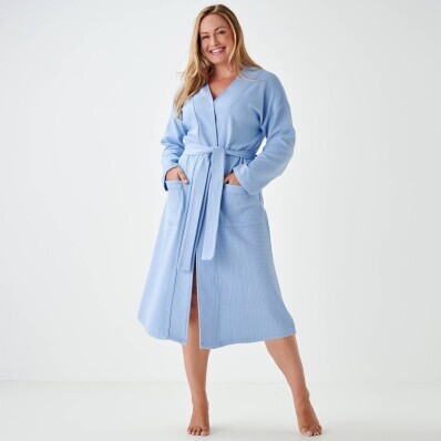 Szlafrok z żabotem i długimi rękawami