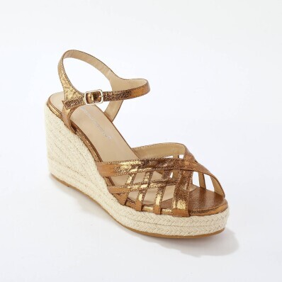 Sandały na koturnie z paskiem