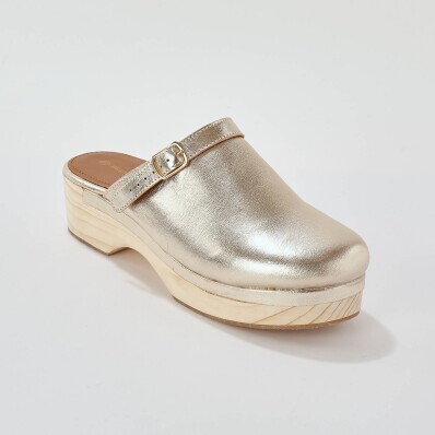 Kožené dřeváky na platformě