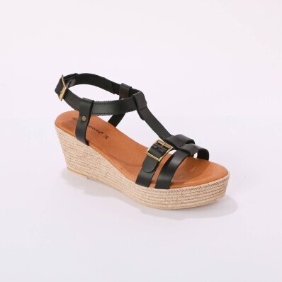 Kožené sandále na klinovom podpätku