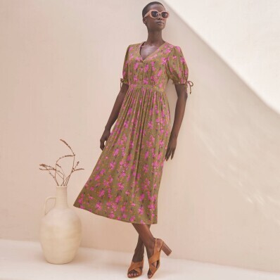 Midi šaty s krátkymi rukávmi a potlačou