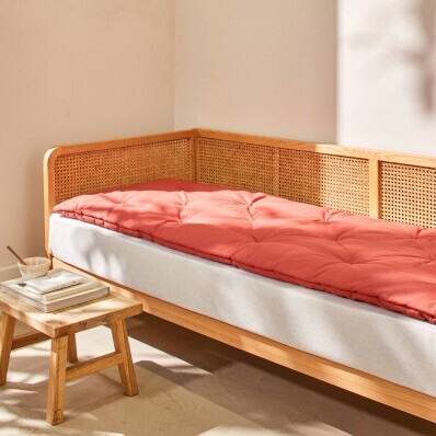 Довга однотонна подушка для дивана