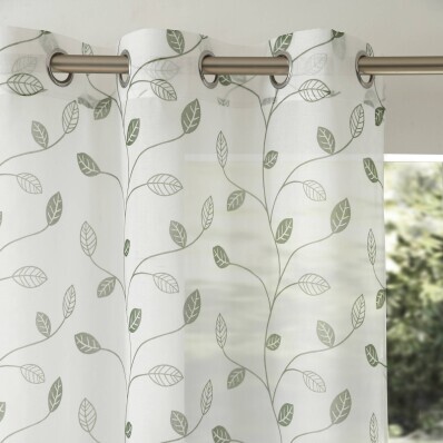Perdea voal cu motiv de frunze și garnitură cu ochiuri