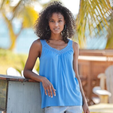 Top z makramowym dekoltem i ramiączkami