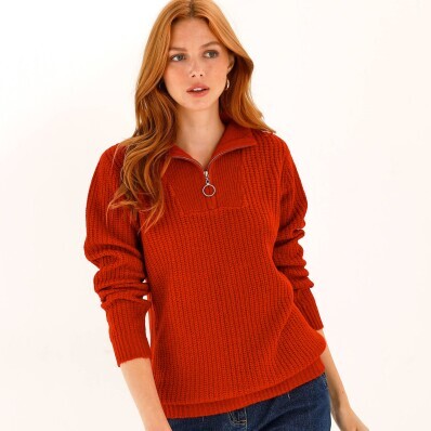 Pulovr se stojáčkem na zip a hladkým vzorem