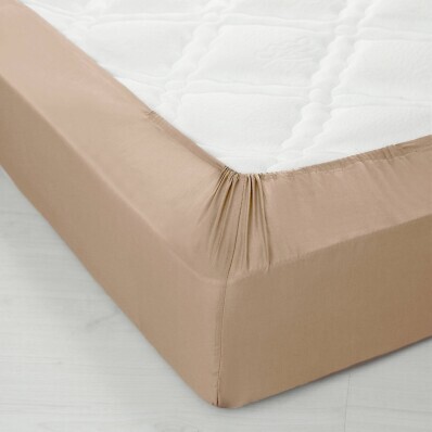 Cearșaf cu elastic, de culoare uni, de la Colombine, adâncime 32 cm, fabricat din poliester și bumbac