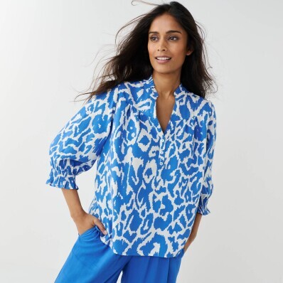 Blúzka s výstrihom na gombíky a potlačou