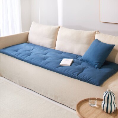 Dlouhý jednobarevný polštář na pohovku