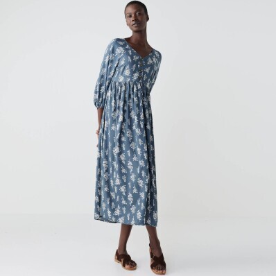 Rozšírené midi šaty s gombíkmi a potlačou