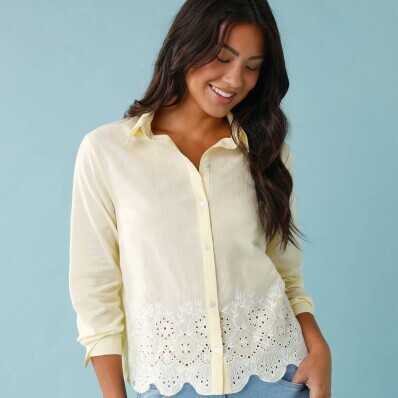 Jednofarebná blúzka s madeirovou výšivkou, pre nižšiu postavu