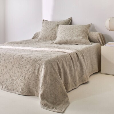 Žakárový přehoz na postel s vaflovým vzorem a potiskem listů