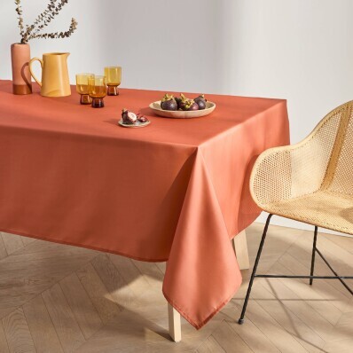 Jednofarebný obrus s ľahkou údržbu