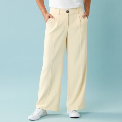 Splývavé široké kalhoty pro malou postavu