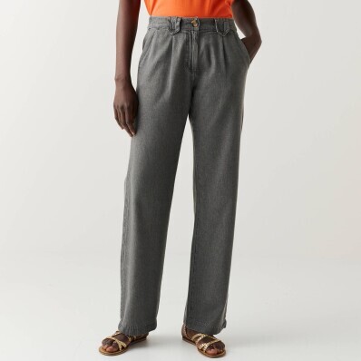 Široké džínsy so skladmi