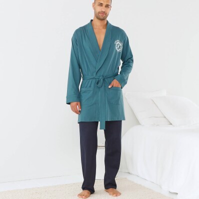 Krátký jednobarevný župan s motivem