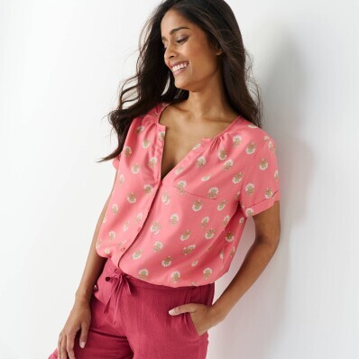 Blúzka s krátkymi rukávmi a potlačou kvetín