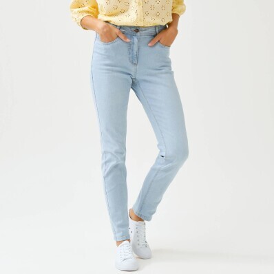 Úzke džínsy s vysokým pásompre vysokú postavu