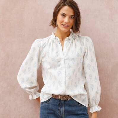 Blúzka s volánikmi a etno potlačou