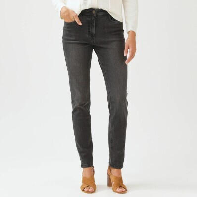 Úzke džínsy s vysokým pásom pre strednú postavu