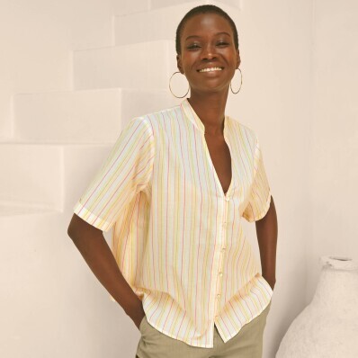 Blúzka s pružkami, krátkymi rukávmi a tuniským výstrihom