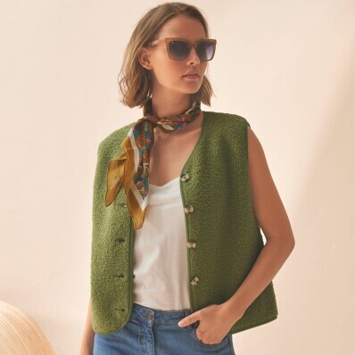 Buklé vesta na gombíky