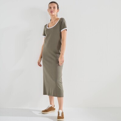 Midi jednobarevné žerzejové šaty s kontrastními lemy