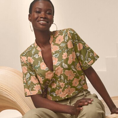 Blúzka s potlačou, krátkymi rukávmi a tuniským výstrihom