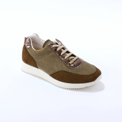 Tenisky z pružného materiálu