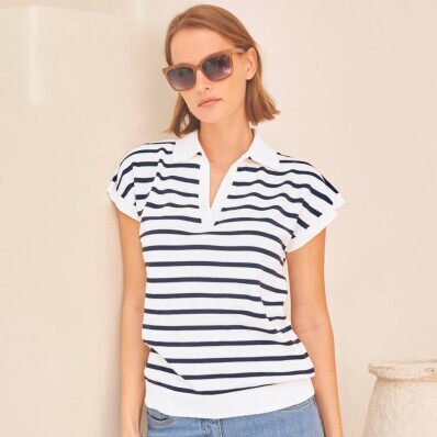 Pruhovaný pulóver s polo golierom a krátkymi rukávmi