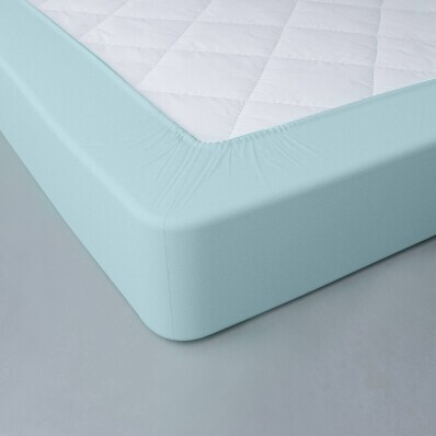 Простирадло на резинці однотонного кольору від Colombine, глибиною 32 см, виготовлене з полікоттону