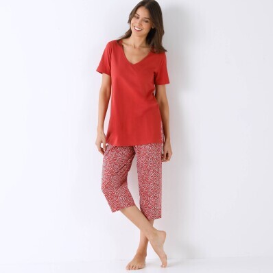 Pyžamo se 3/4 kalhotami a potiskem listů