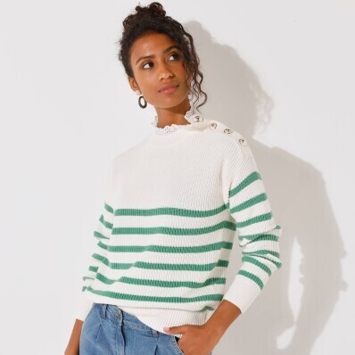 Pruhovaný pulovr se stojáčkem z madeirové krajky