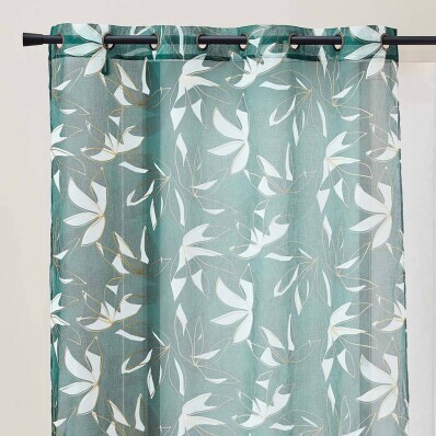 Záclona so vzorom listov a metalickou potlačou