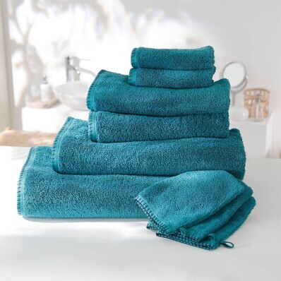 Однотонний комплект махрових рушників для ванної кімнати з оздобленням швом