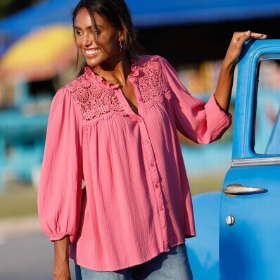 Blúzka s macramé a volánikom