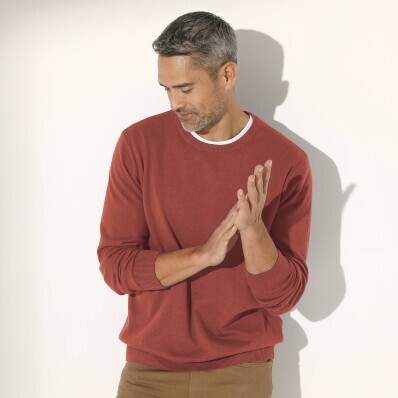 Sweter z okrągłym dekoltem i długimi rękawami