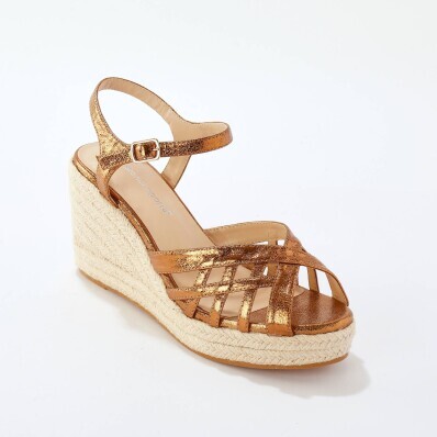 Sandały na koturnie z paskiem