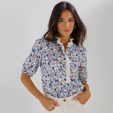 Mušelínová blúzka s potlačou kvetín a krátkymi rukávmi