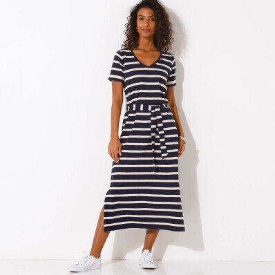 Sukienka midi z paskiem i dekoltem w szpic