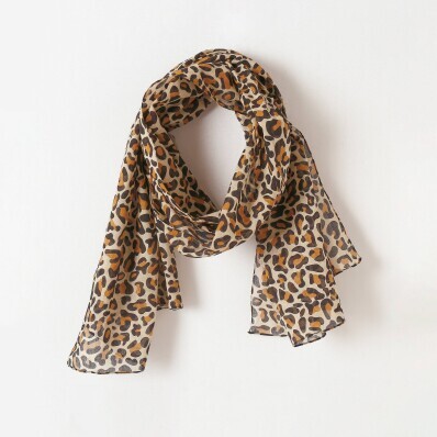 Leopárdmintás sál