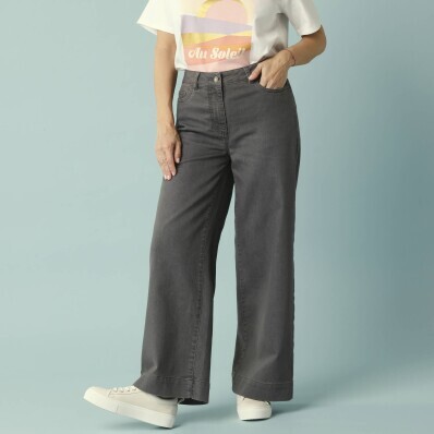 Dżinsy z wysokim stanem 7/8, długość wewnętrzna nogawki 60 cm