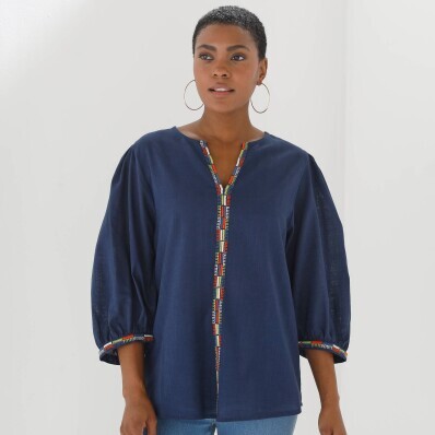 Jednobarevná halenka s výšivkou a 3/4 rukávy